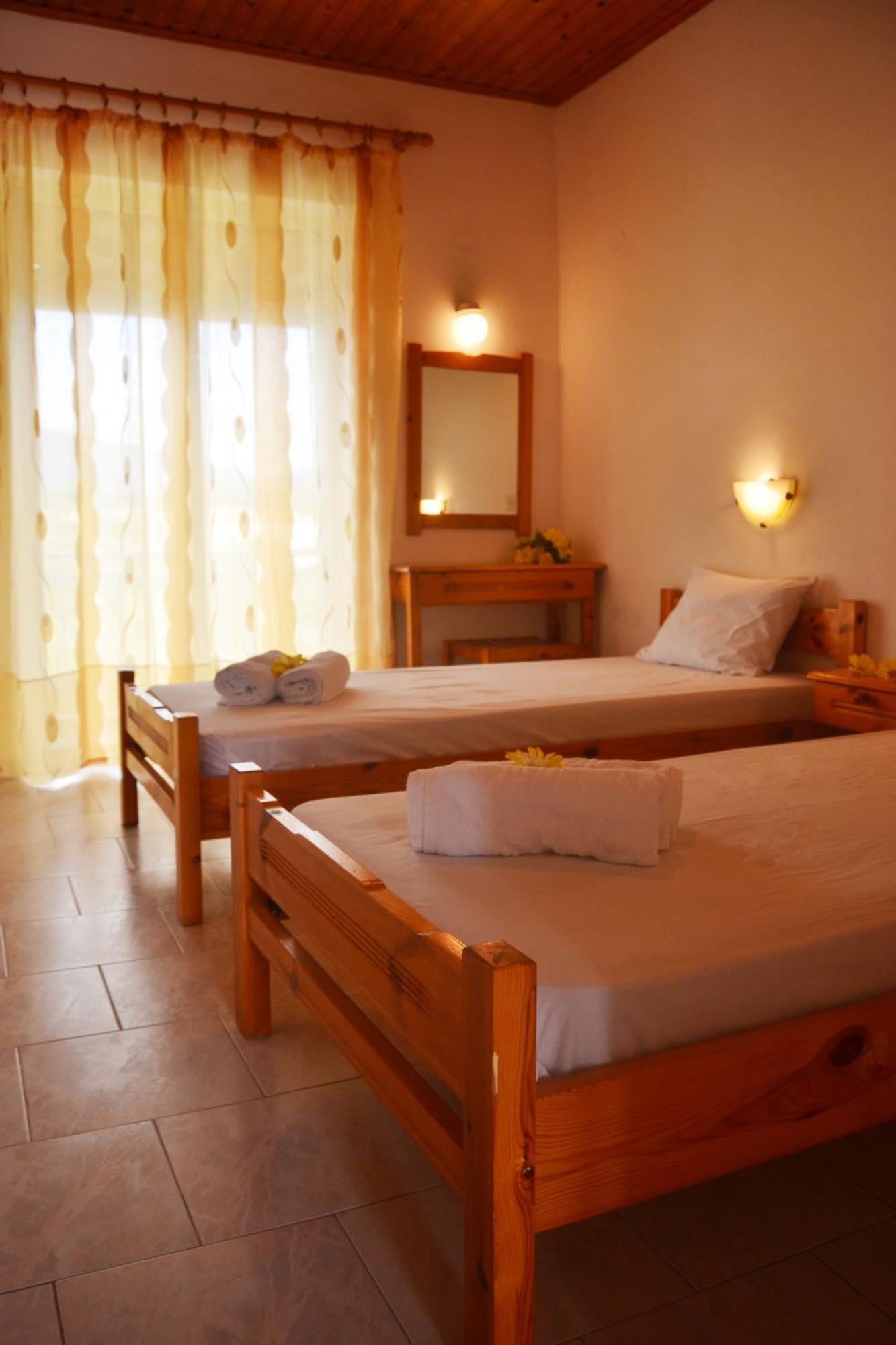 Xidis Hotel Laganas Bilik gambar